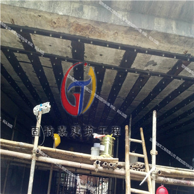 桥梁裂缝处理及粘贴钢板加固1_副本.jpg